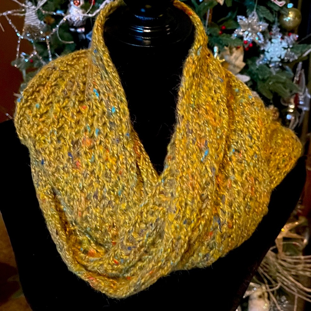 NWT Cara Couture New York Woven Infinity Scarf